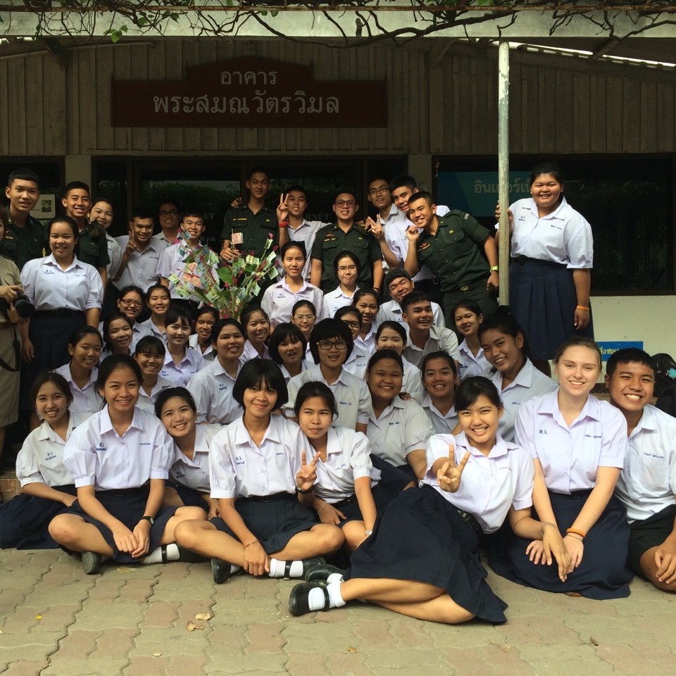 Cropped 374 thailand 2014 studlisa schoolclassteachersportrait