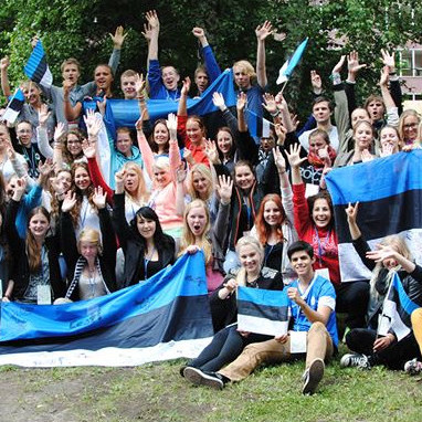 Cropped 117 estonia stud groupportraitflag